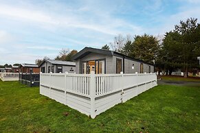 Host Stay Honey Bee Lodge