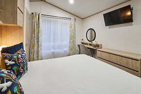 Host Stay Honey Bee Lodge