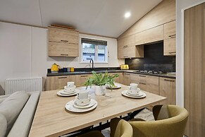 Host Stay Honey Bee Lodge