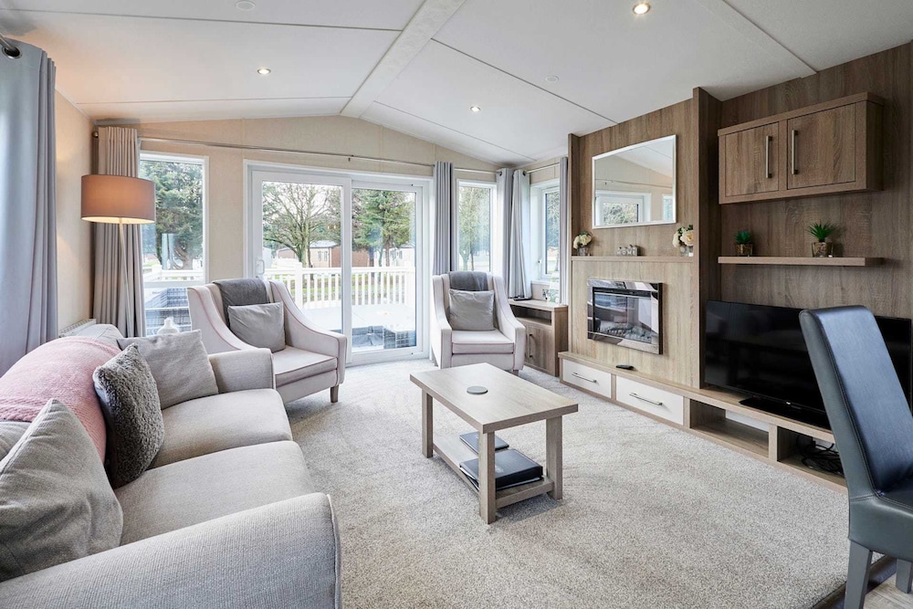 Host Stay Lakeshore Lodge