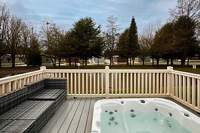 Host Stay Lakeshore Lodge