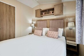 Host Stay Lakeshore Lodge