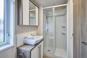 Host Stay Lakeshore Lodge