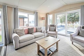 Host Stay Lakeshore Lodge