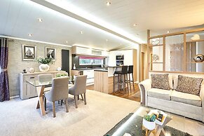 Host Stay Enzo s Lodge