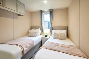 Host Stay Dakota Lodge