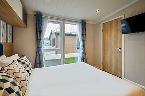 Host Stay Four Seasons Lodge