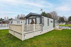 Host Stay Elegant Lodge