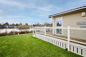 Host Stay Lakeside Gem Lodge