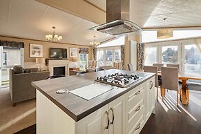 Host Stay Lakeside Gem Lodge