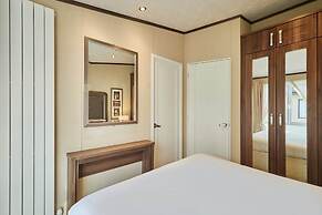 Host Stay Lakeside Gem Lodge