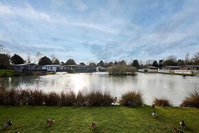 Host Stay Lakeside Gem Lodge