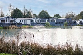 Host Stay Lakeside Gem Lodge