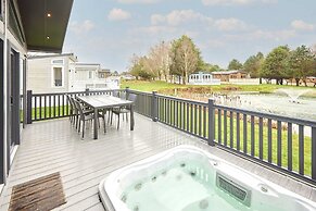 Host Stay The Water Hole Lodge