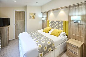 Host Stay The Water Hole Lodge