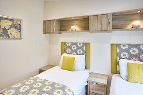 Host Stay The Water Hole Lodge