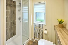 Host Stay The Water Hole Lodge