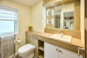 Host Stay The Water Hole Lodge