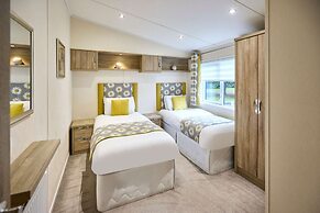 Host Stay The Water Hole Lodge