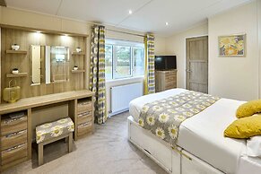 Host Stay The Water Hole Lodge