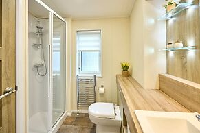 Host Stay The Water Hole Lodge