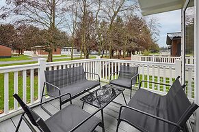 Host Stay Graceland Lodge