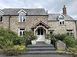 Middle Dean Farmhouse