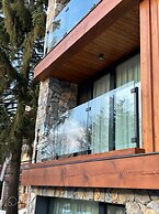 Avenue Chalet