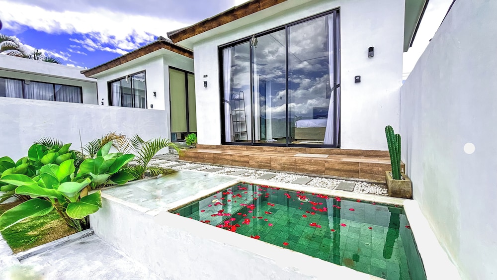 Prada & Abby Hills Kintamani Hot Spring