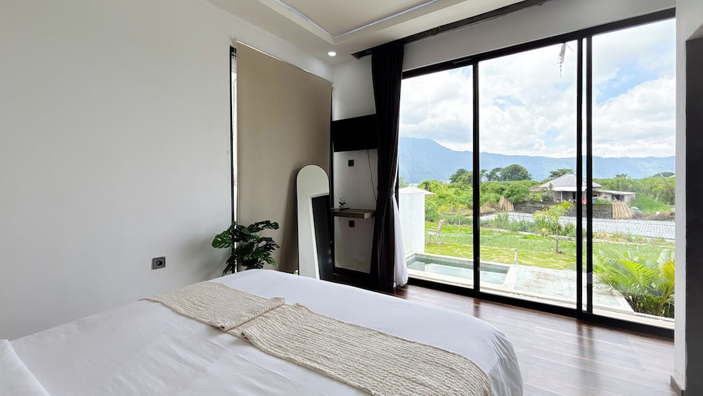 Prada & Abby Hills Kintamani Hot Spring