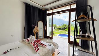 Prada & Abby Hills Kintamani Hot Spring