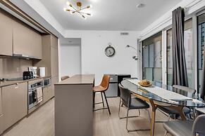 Toronto City Suites - Front St