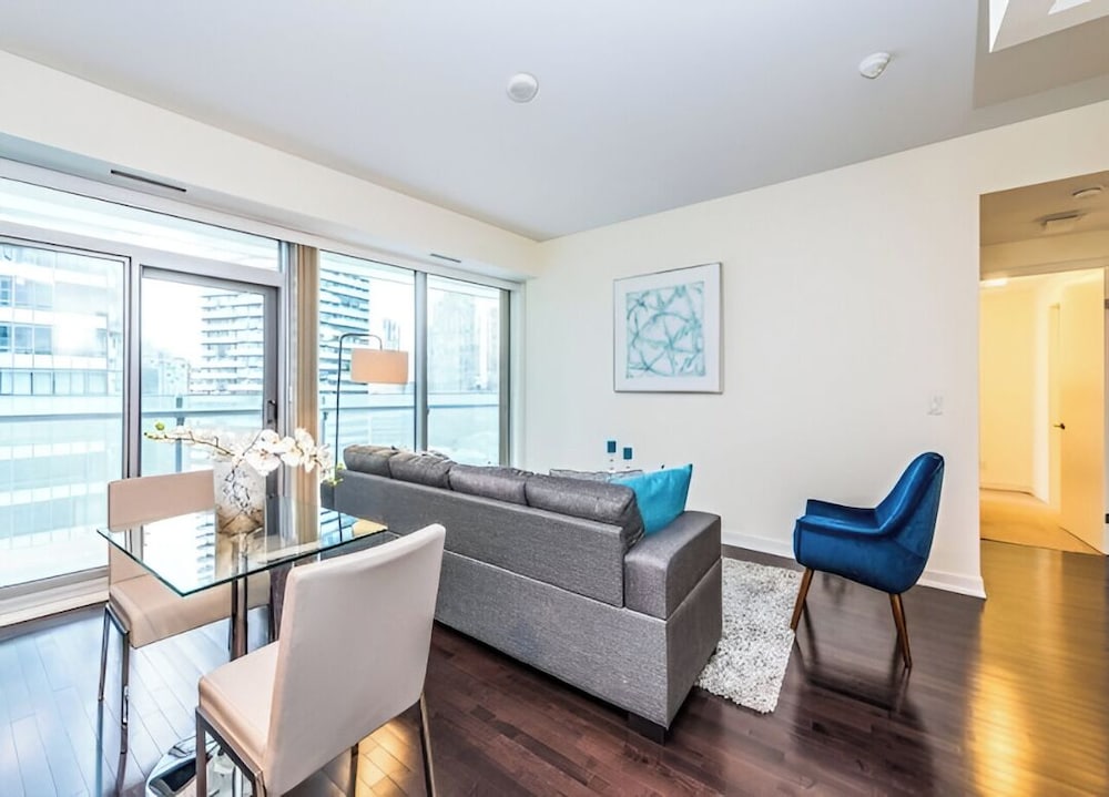 Toronto City Suites - Front St