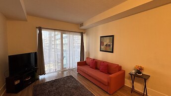 Toronto City Suites - Front St