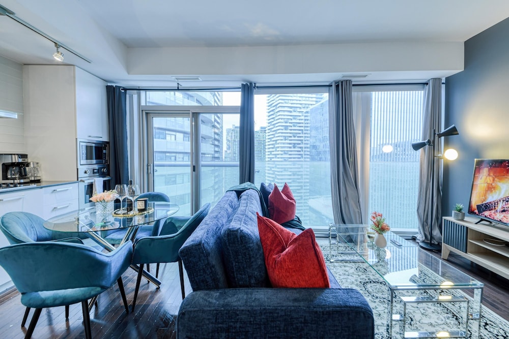Toronto City Suites - Front St