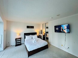 Toronto City Suites - Front St