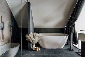 Crystal Pine Luxury Villas Jacuzzi&Sauna