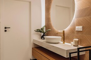 Crystal Pine Luxury Villas Jacuzzi&Sauna