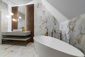 Crystal Pine Luxury Villas Jacuzzi&Sauna