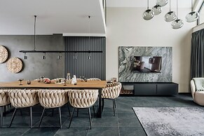 Crystal Pine Luxury Villas Jacuzzi&Sauna