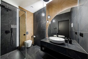 Crystal Pine Luxury Villas Jacuzzi&Sauna