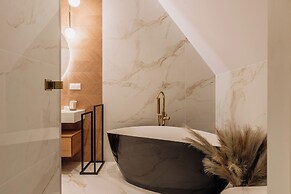 Crystal Pine Luxury Villas Jacuzzi&Sauna