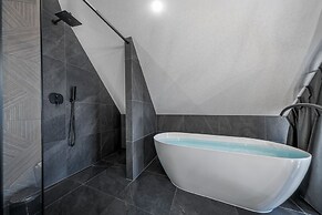 Crystal Pine Luxury Villas Jacuzzi&Sauna