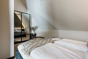Crystal Pine Luxury Villas Jacuzzi&Sauna