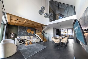 Crystal Pine Luxury Villas Jacuzzi&Sauna