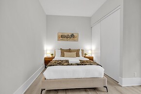Chic Downtown Suites - By CN Tower
