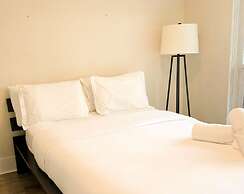 Chic Downtown Suites - By CN Tower