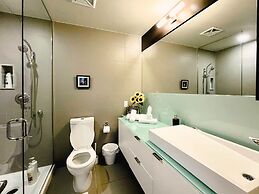 Chic Downtown Suites - By CN Tower