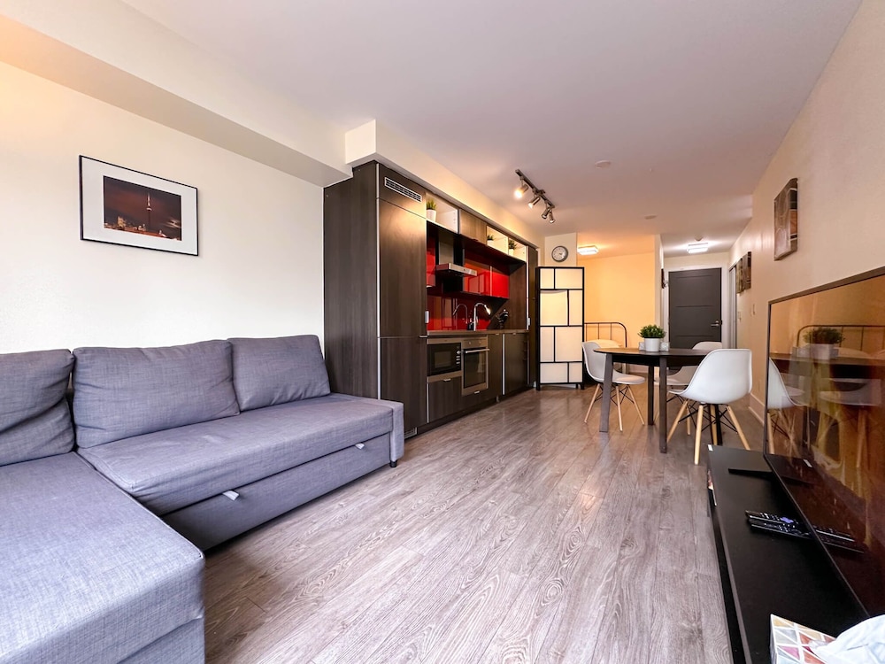 Chic Downtown Suites - By CN Tower