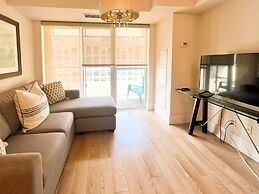 Chic Downtown Suites - By CN Tower